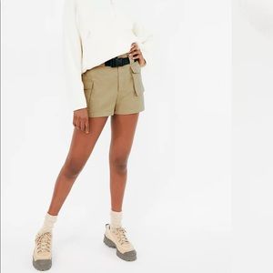 Aritzia TNA 3’ cargo short with belt NWOT